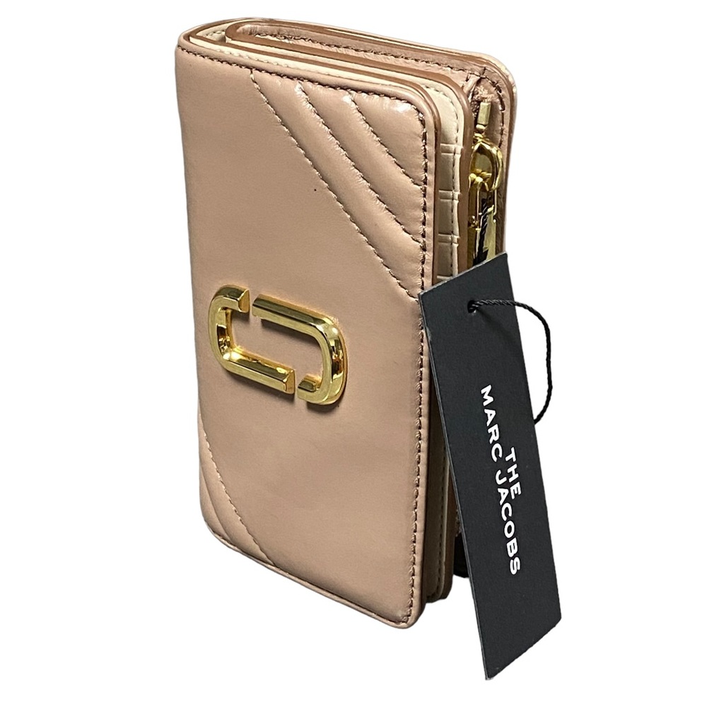MARC JACOBS - “The Glam Shot” Zip/ Snap Close Leather Wallet In Dusty Beige NWOT